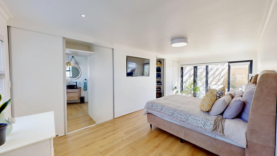 4 Bedroom Property for Sale in Rondevlei Park Western Cape